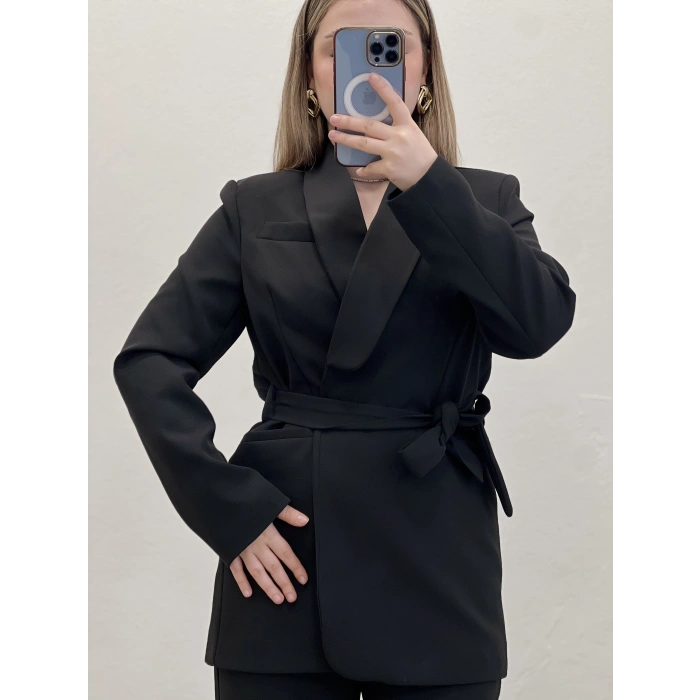 ÖNDEN BAĞLAMALI BLAZER TAKIM