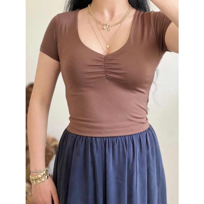 ÖN BÜZGÜLÜ V YAKA CROP