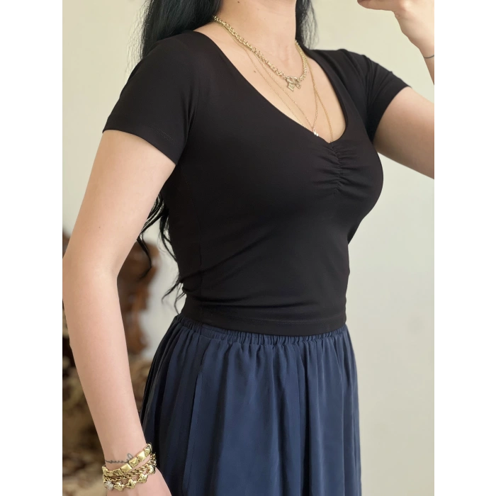 ÖN BÜZGÜLÜ V YAKA CROP