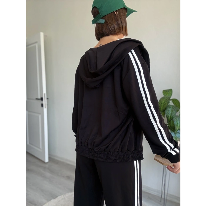 İKİ ŞERİTLİ KAPÜŞONLU EŞOFMAN TAKIM
