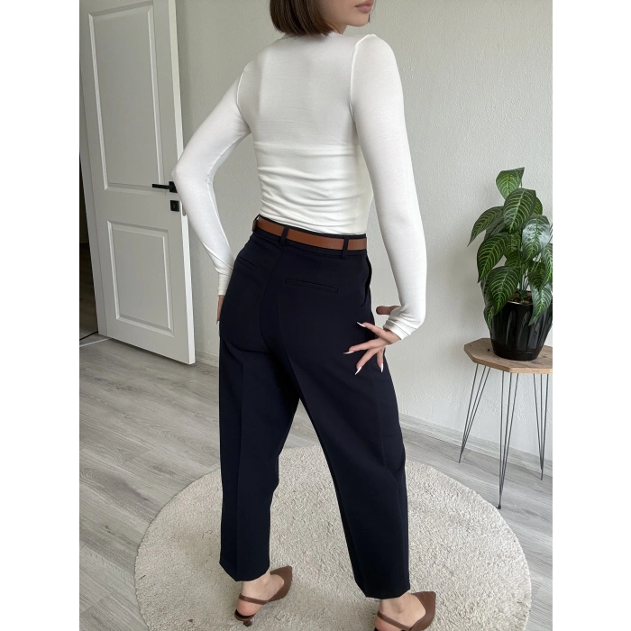 KAROL KEMERLİ HAVUÇ KESİM PANTOLON
