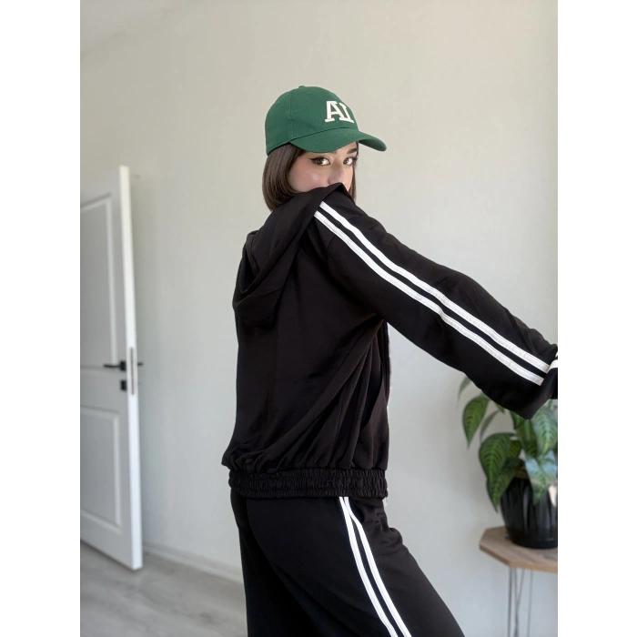 İKİ ŞERİTLİ KAPÜŞONLU EŞOFMAN TAKIM