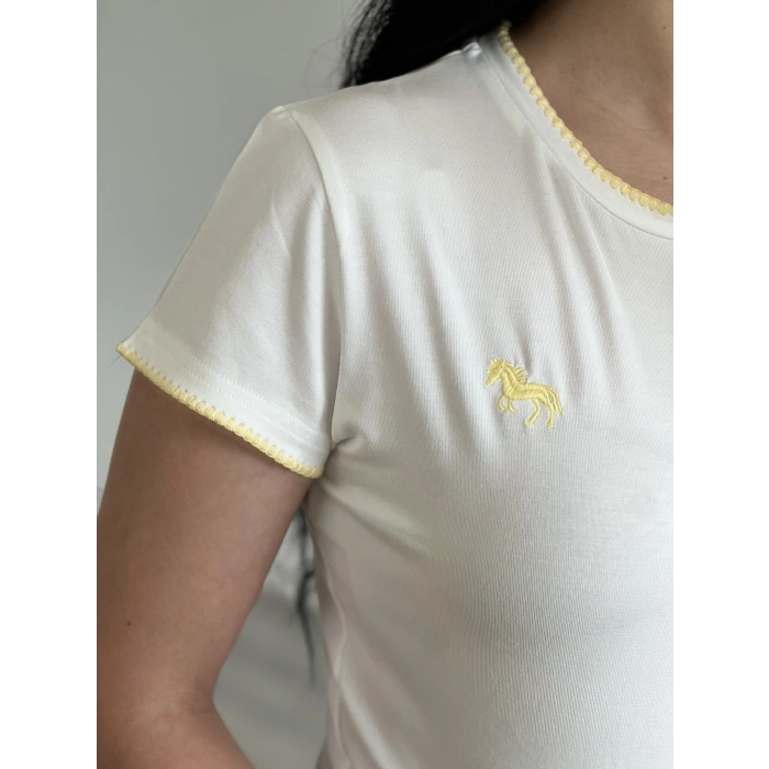 RENKLİ NAKIŞLI T-SHIRT