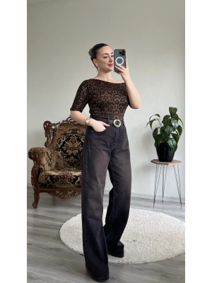 DÜŞÜK OMUZ YARIM KOL LEOPAR DESENLİ KAŞMİR BLUZ