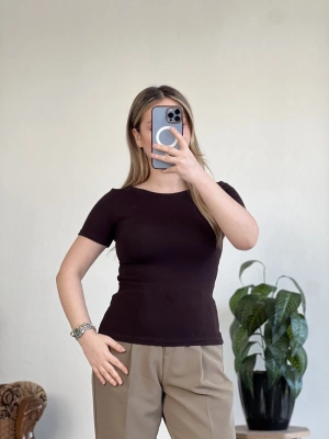 KAYIK YAKA YARIM KOL BODY