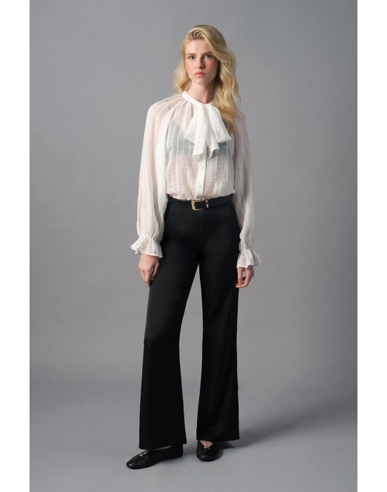 Ekru Yaka Bağlama Detaylı Gömlek