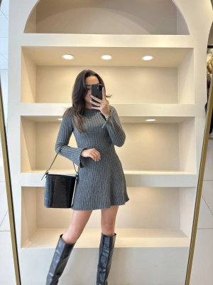 Triko Gri Kol Yırtmaç Detaylı Elbise