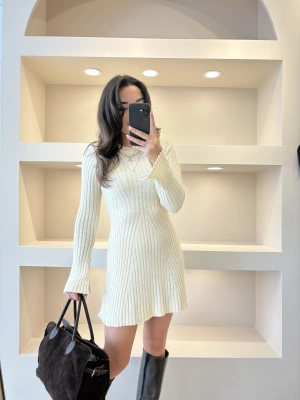 Triko Kol Yırtmaç Detaylı Elbise