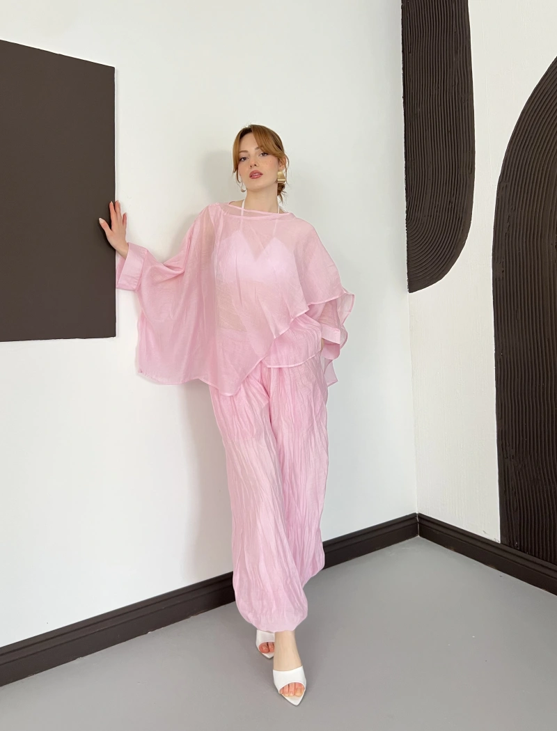 Uçuşan Pelerin Bluz-Pantolon Takım Pembe