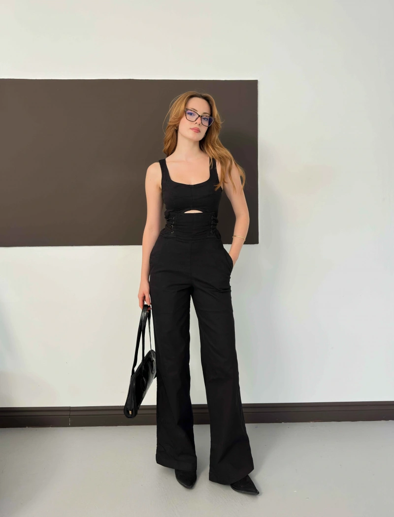 Askılı Çapraz Bağcık Detaylı Bel Pencereli Denim Tulum Siyah