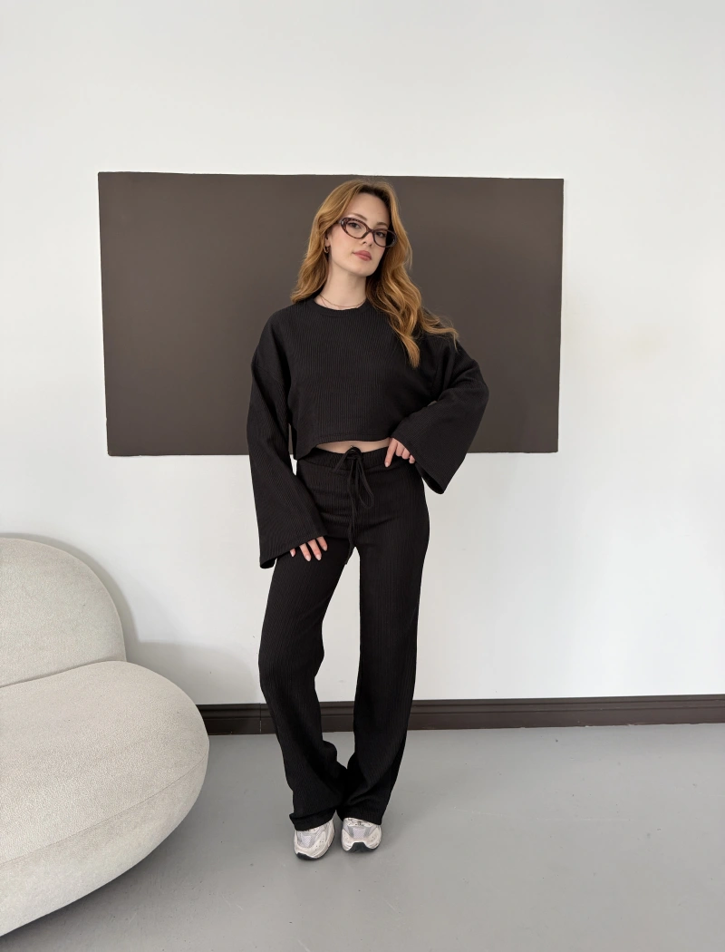 Bisiklet Yaka Piliseli Crop-Pantolon Takım Siyah