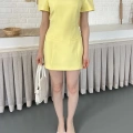 Minimal Çizgisi ve Modern Omuz Detaylı Mini Elbise Sarı