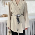Kruvaze Yaka Bel Kuşaklı Tasarım Bluz Bej