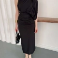 Tek Omuz Kol Detaylı Büzgü Elbise Siyah