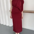 Tek Omuz Kol Detaylı Büzgü Elbise Bordo