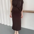 Tek Omuz Kol Detaylı Büzgü Elbise Kahve