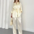 Belden Bağlama Detaylı Fermuarlı Saten Takım Tereyağ Sarısı
