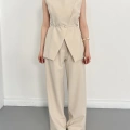 Bel Kemerli Asimetrik Kesim Yelekli Takım Bej
