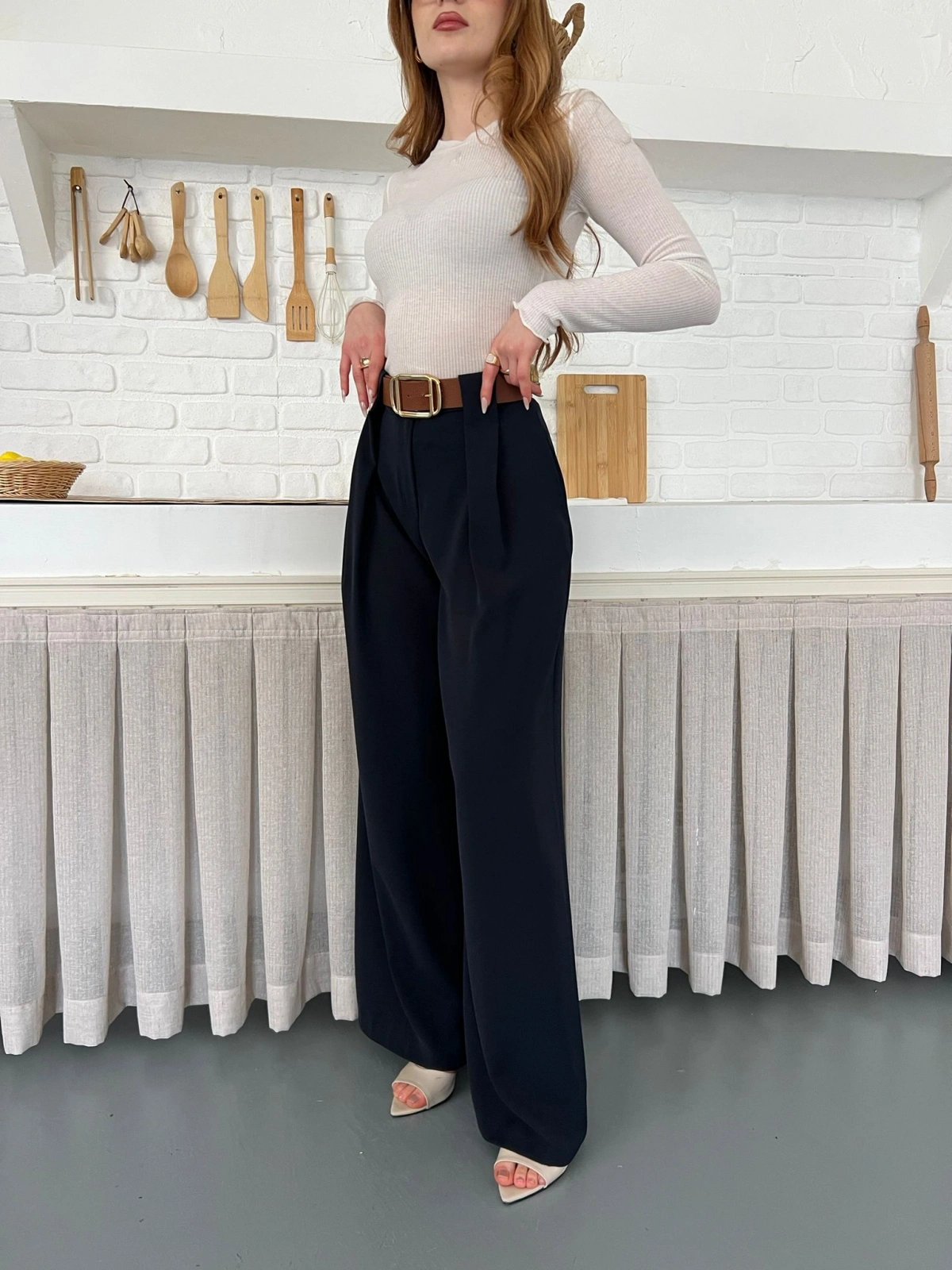 Pile Detaylı Kemerli Bol Paça Pantolon Lacivert