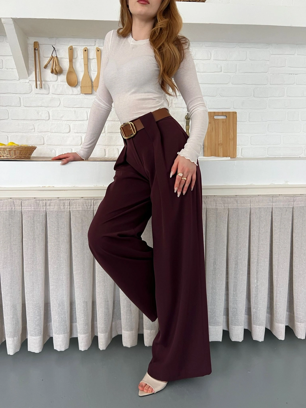 Pile Detaylı Kemerli Bol Paça Pantolon Bordo