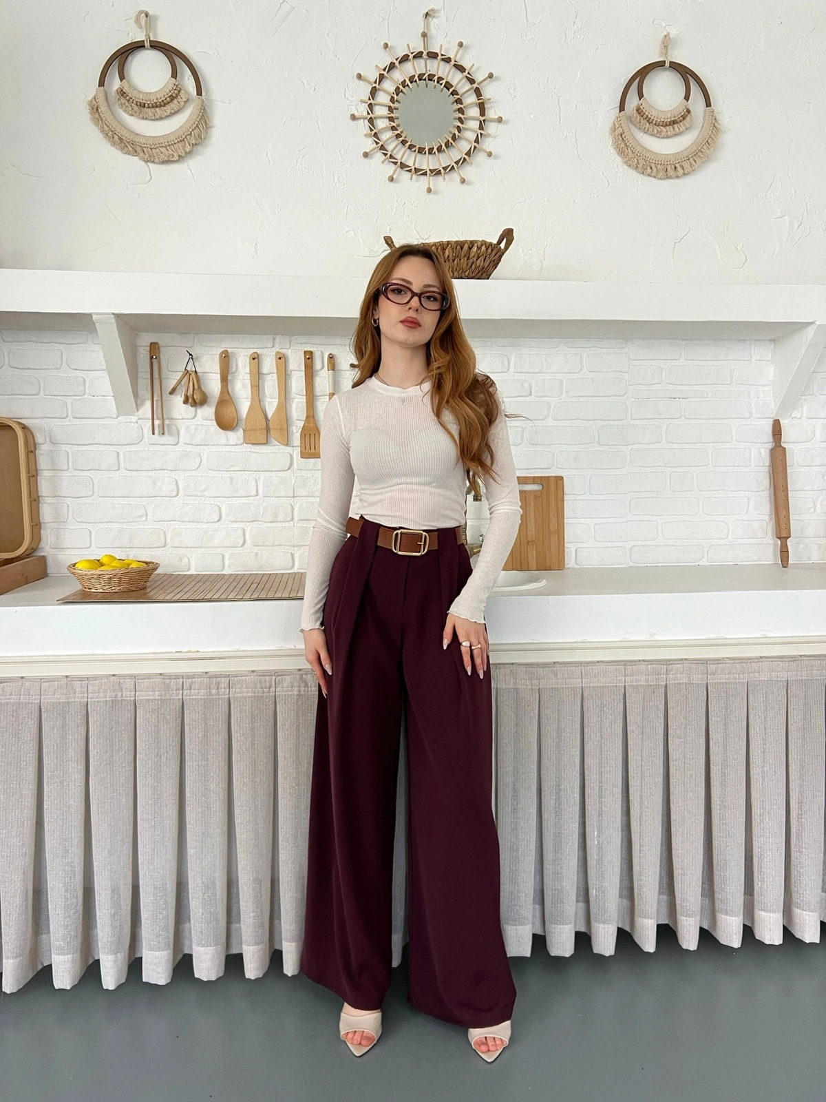 Pile Detaylı Kemerli Bol Paça Pantolon Bordo