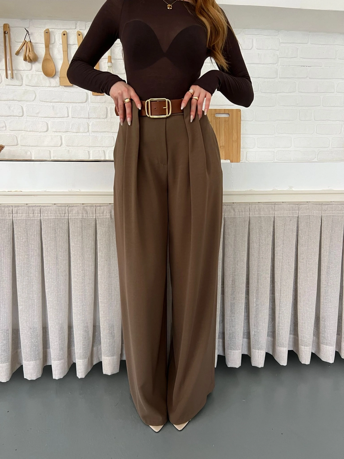 Pile Detaylı Kemerli Bol Paça Pantolon Sütlü Kahve