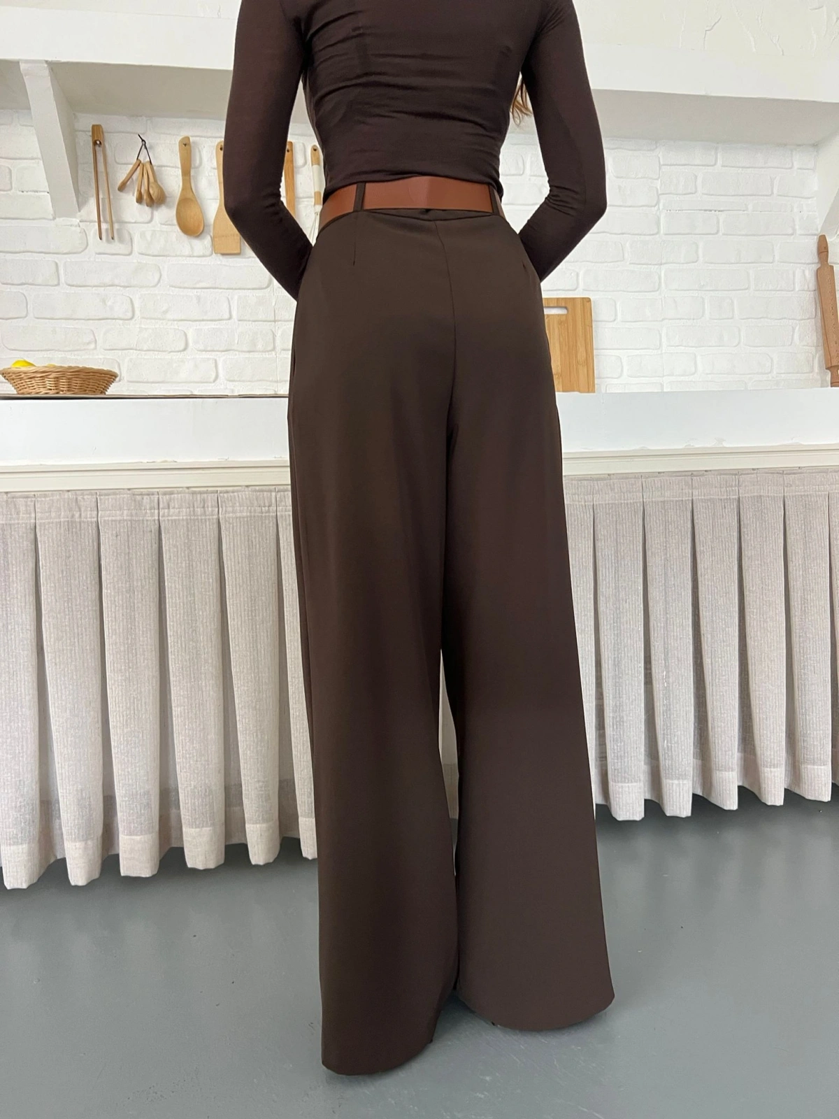 Pile Detaylı Kemerli Bol Paça Pantolon Acı Kahve