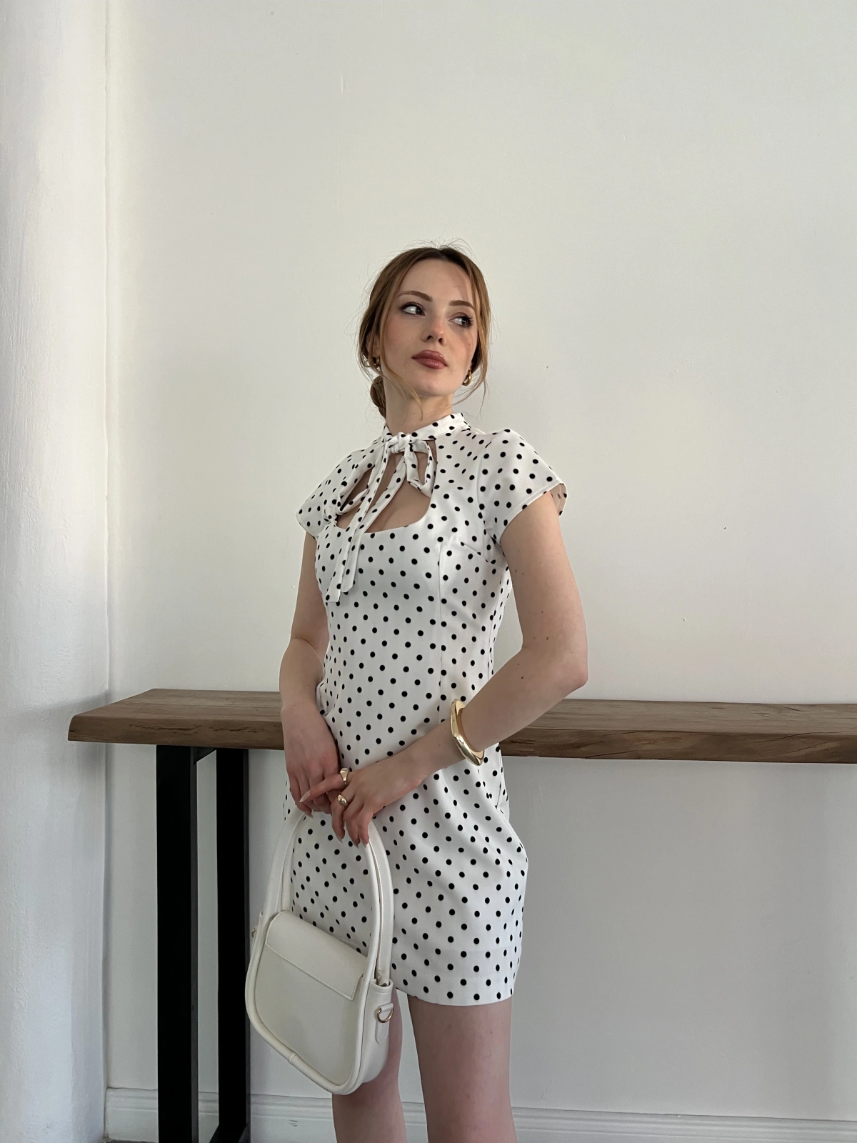 Puantiyeli Yaka Detaylı Mini Elbise Beyaz