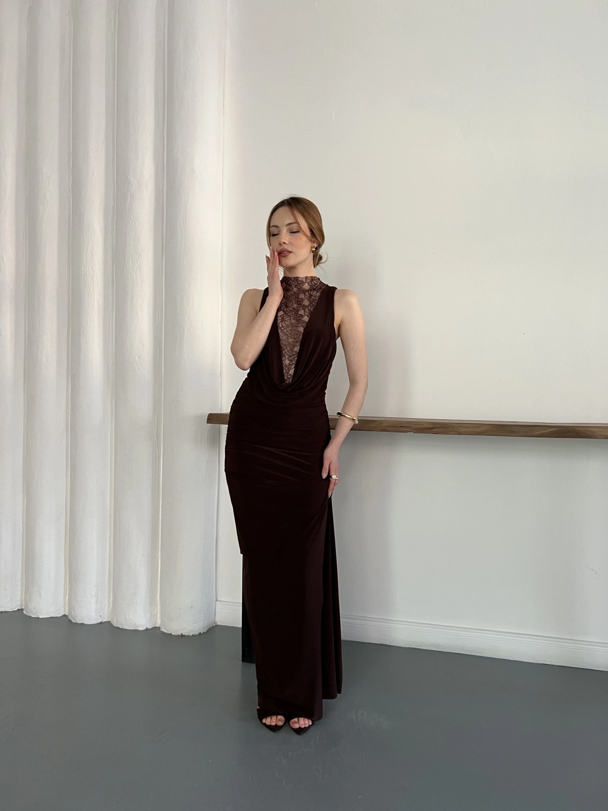 Dantel Detaylı Drapeli Couture Gece Elbisesi Kahve