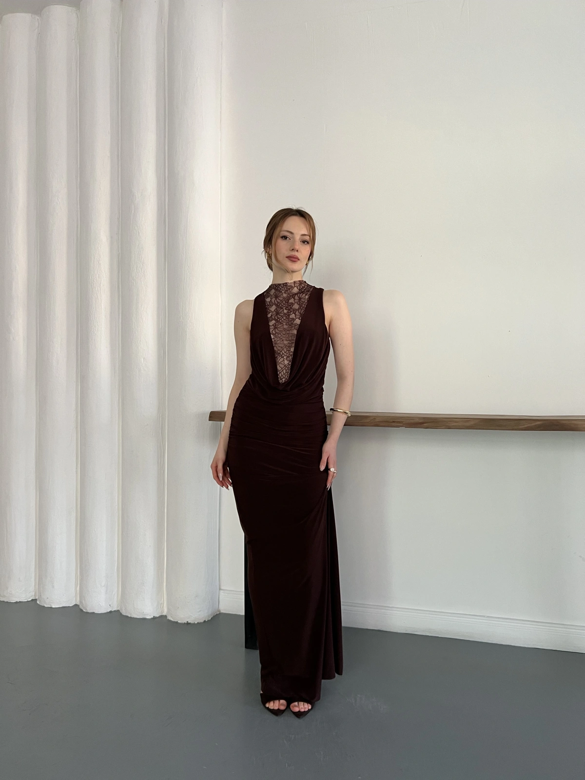 Dantel Detaylı Drapeli Couture Gece Elbisesi Kahve