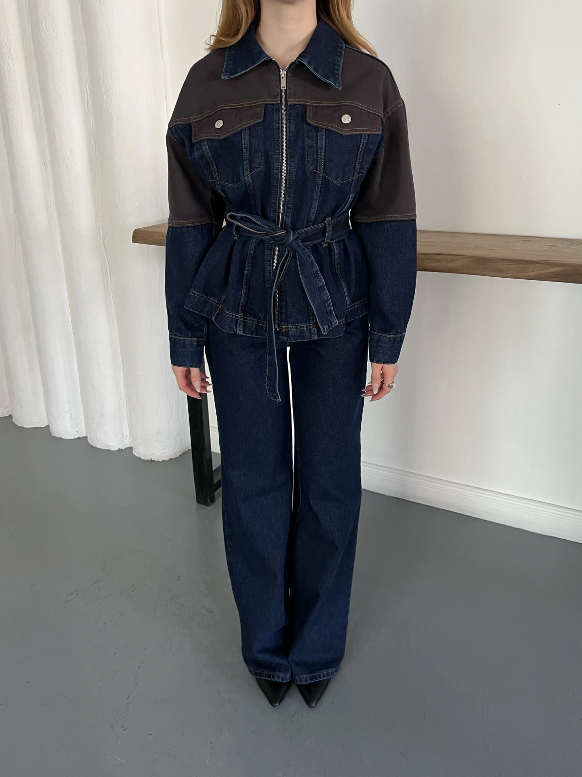 Bel Kuşaklı Fermuar Detaylı Denim Takım