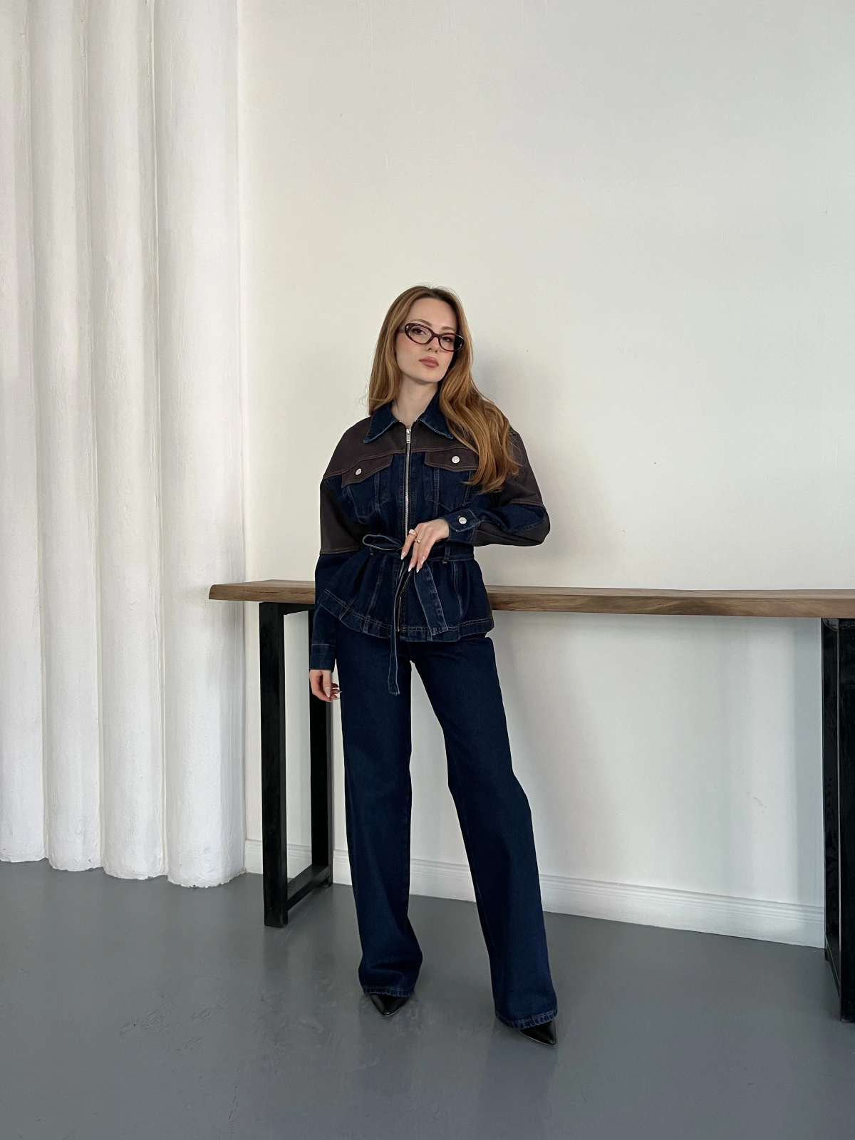 Bel Kuşaklı Fermuar Detaylı Denim Takım
