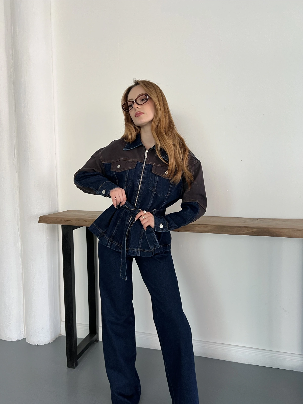 Bel Kuşaklı Fermuar Detaylı Denim Takım