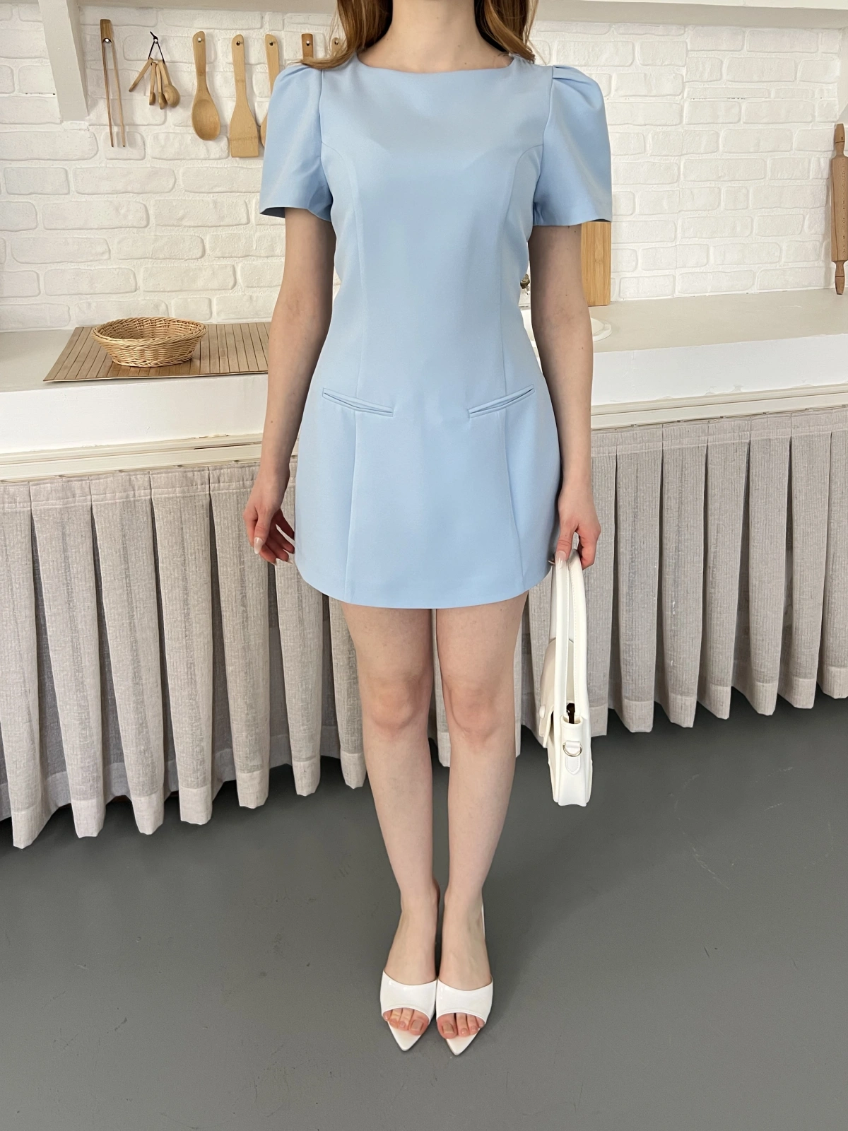 Minimal Çizgisi ve Modern Omuz Detaylı Mini Elbise Turkuaz