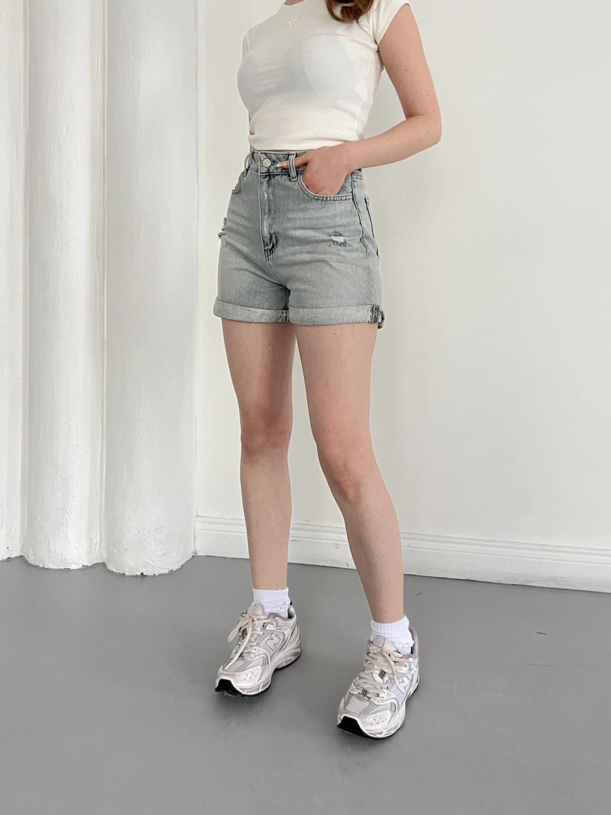 Yıkamalı Yırtık Desenli Denim Şort Mavi