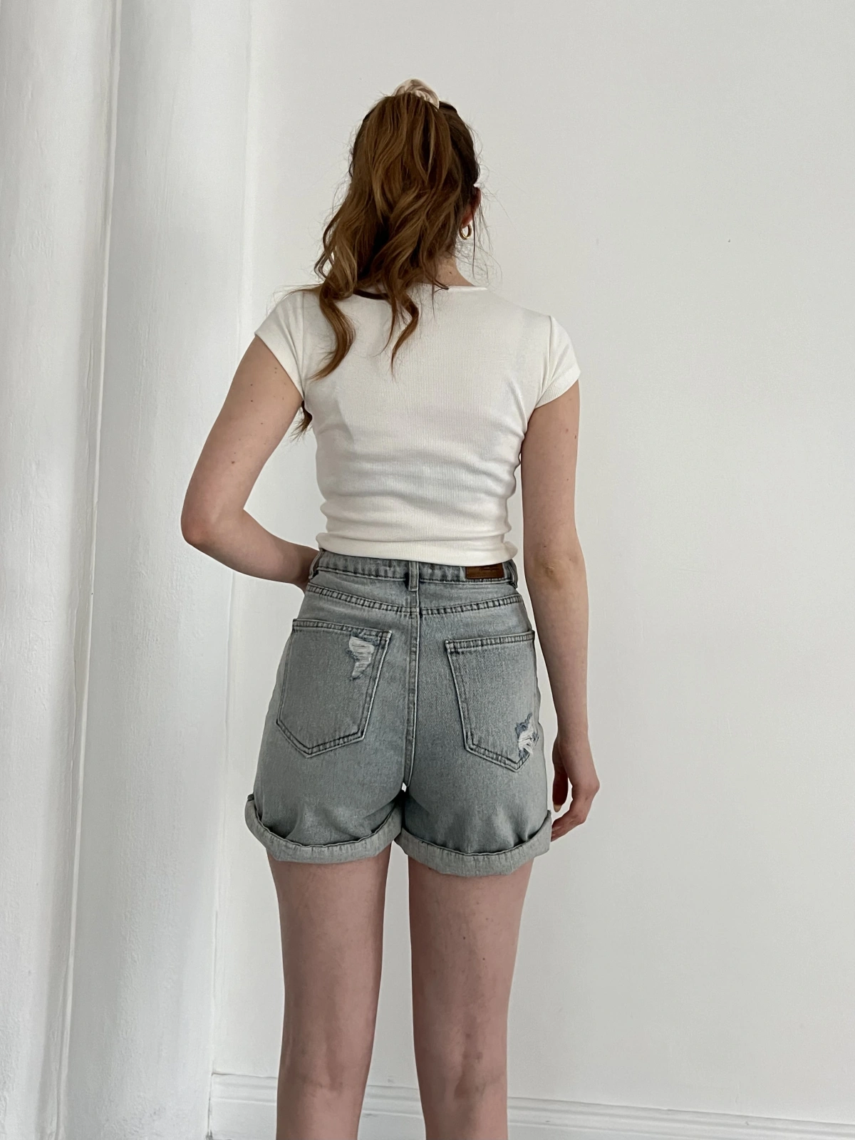 Yıkamalı Yırtık Desenli Denim Şort Mavi