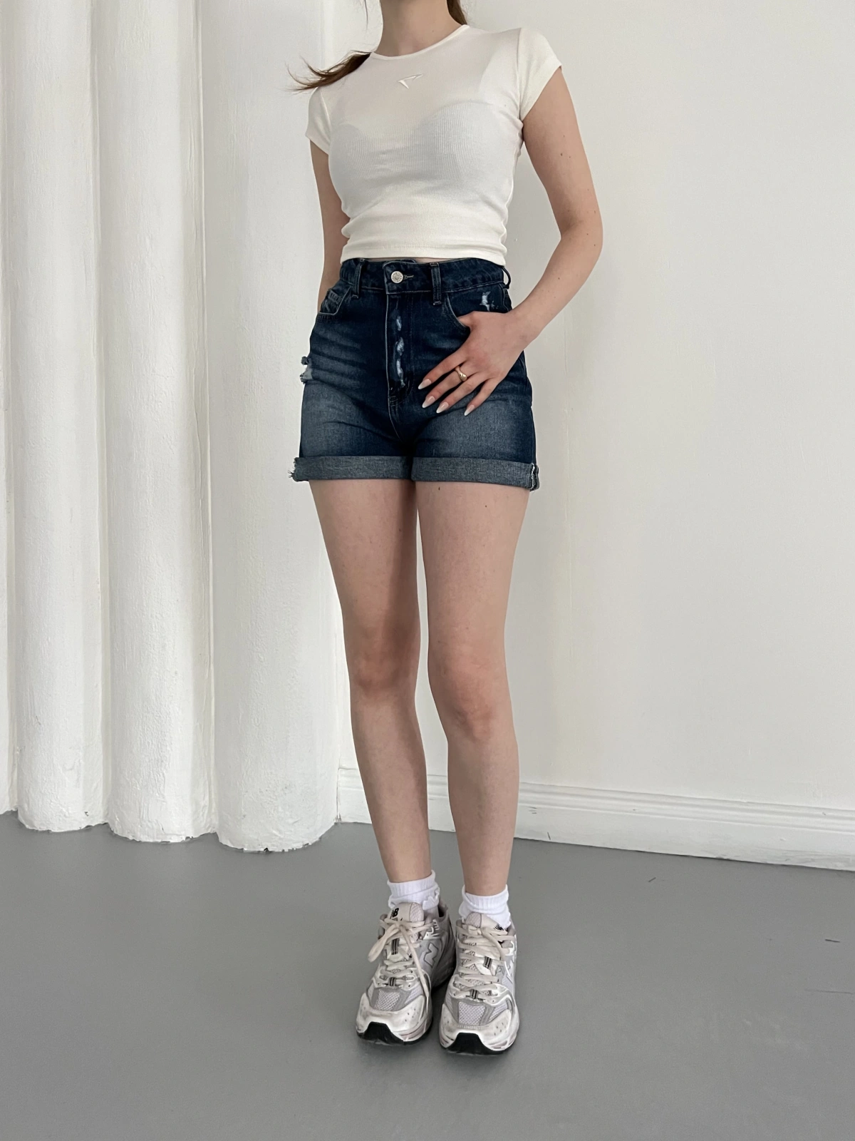 Yıkamalı Yırtık Desenli Denim Şort Lacivert