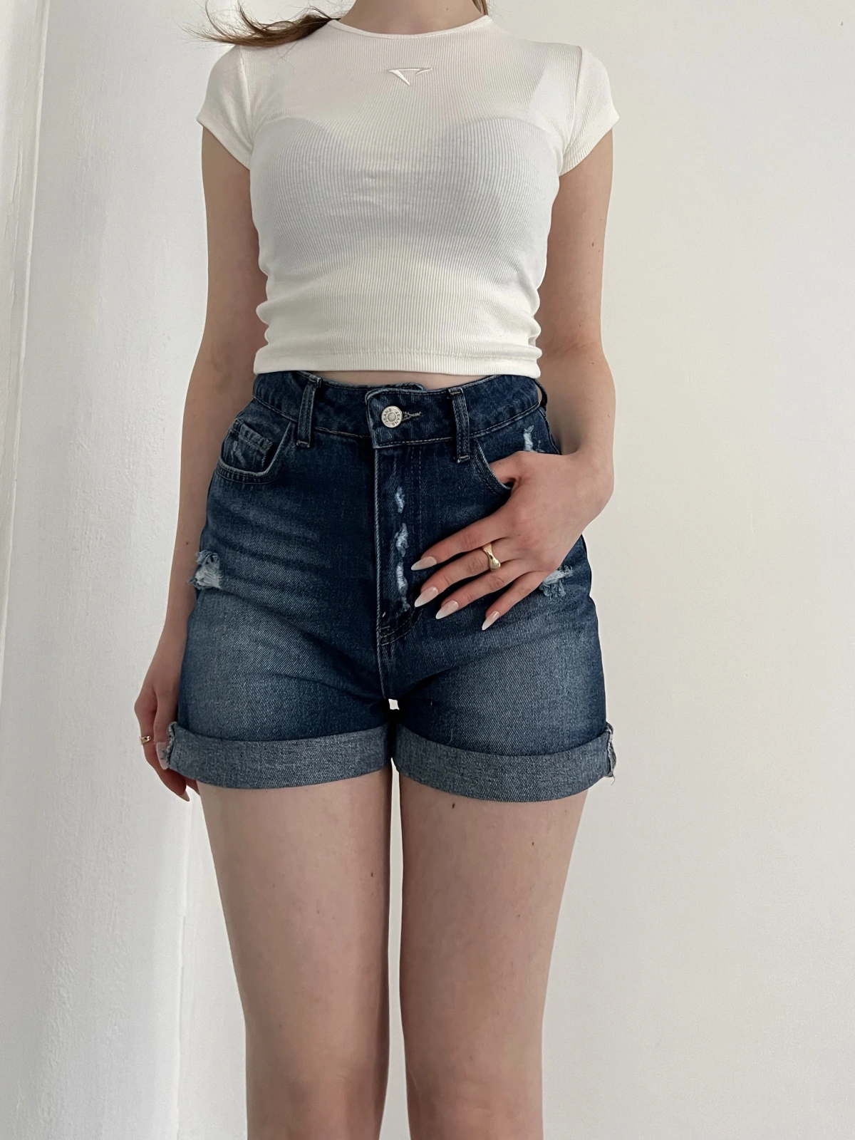 Yıkamalı Yırtık Desenli Denim Şort Lacivert
