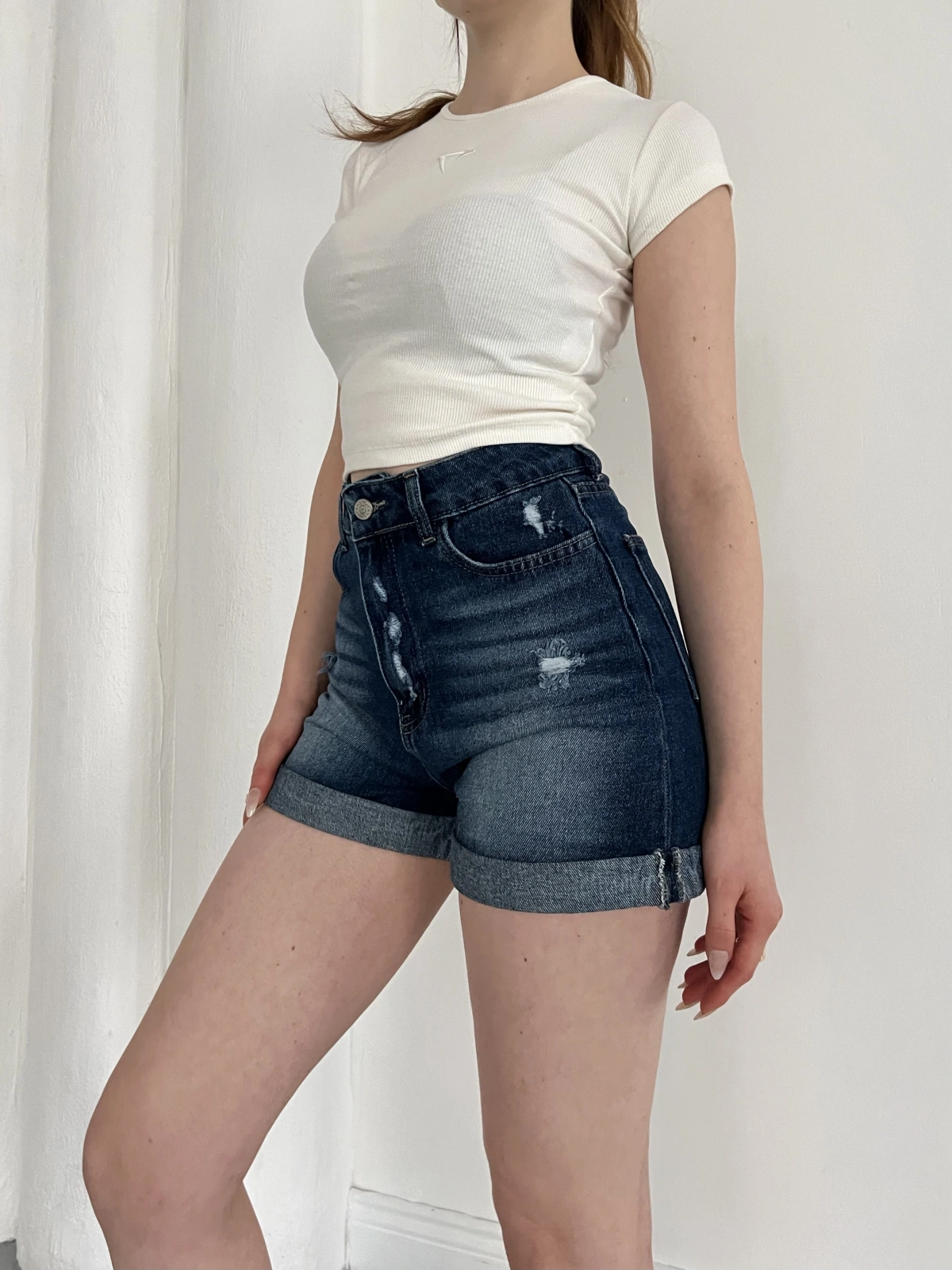 Yıkamalı Yırtık Desenli Denim Şort Lacivert