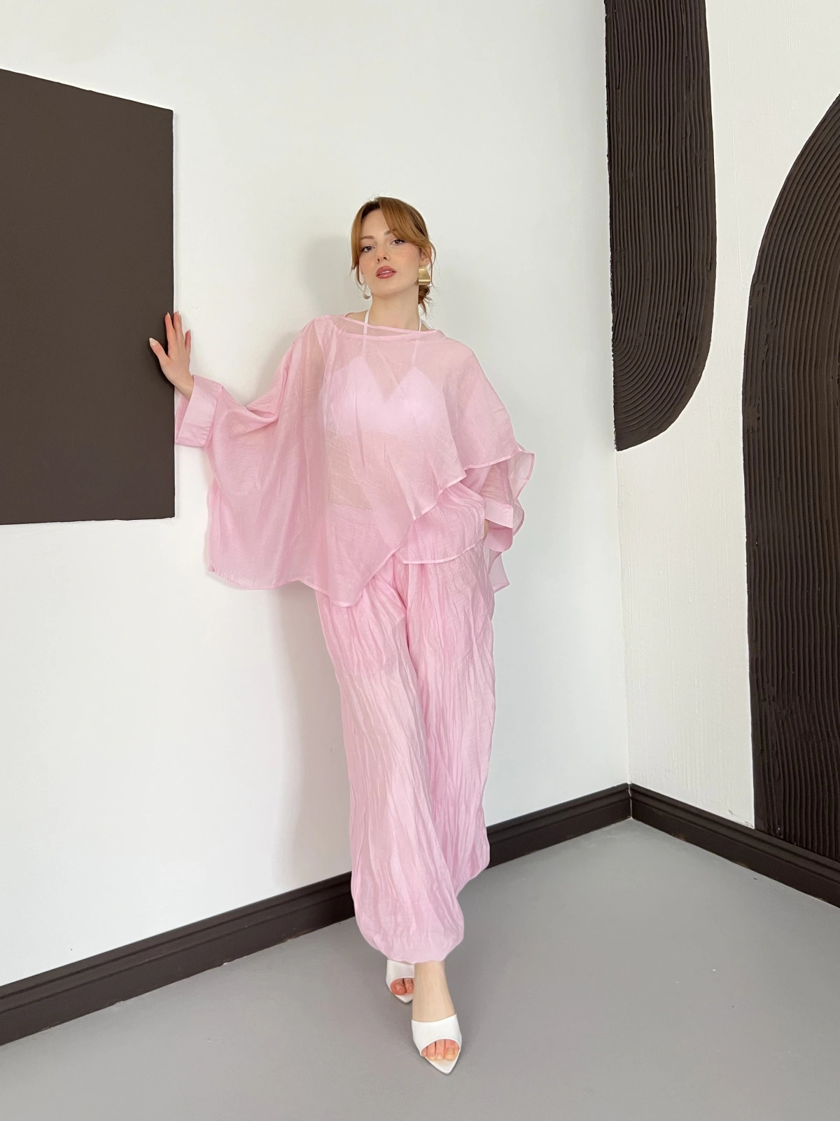 Uçuşan Pelerin Bluz-Pantolon Takım Pembe