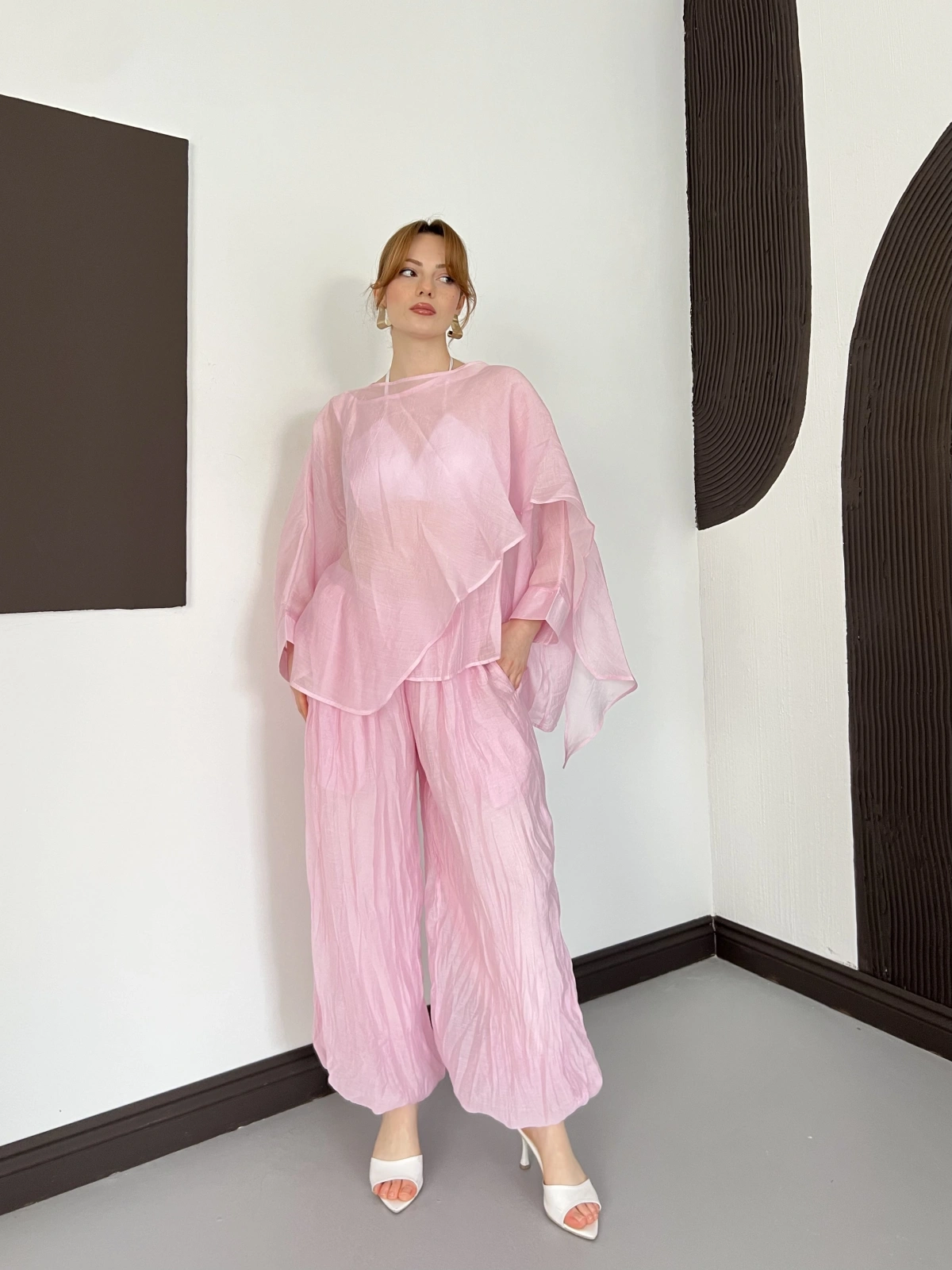 Uçuşan Pelerin Bluz-Pantolon Takım Pembe