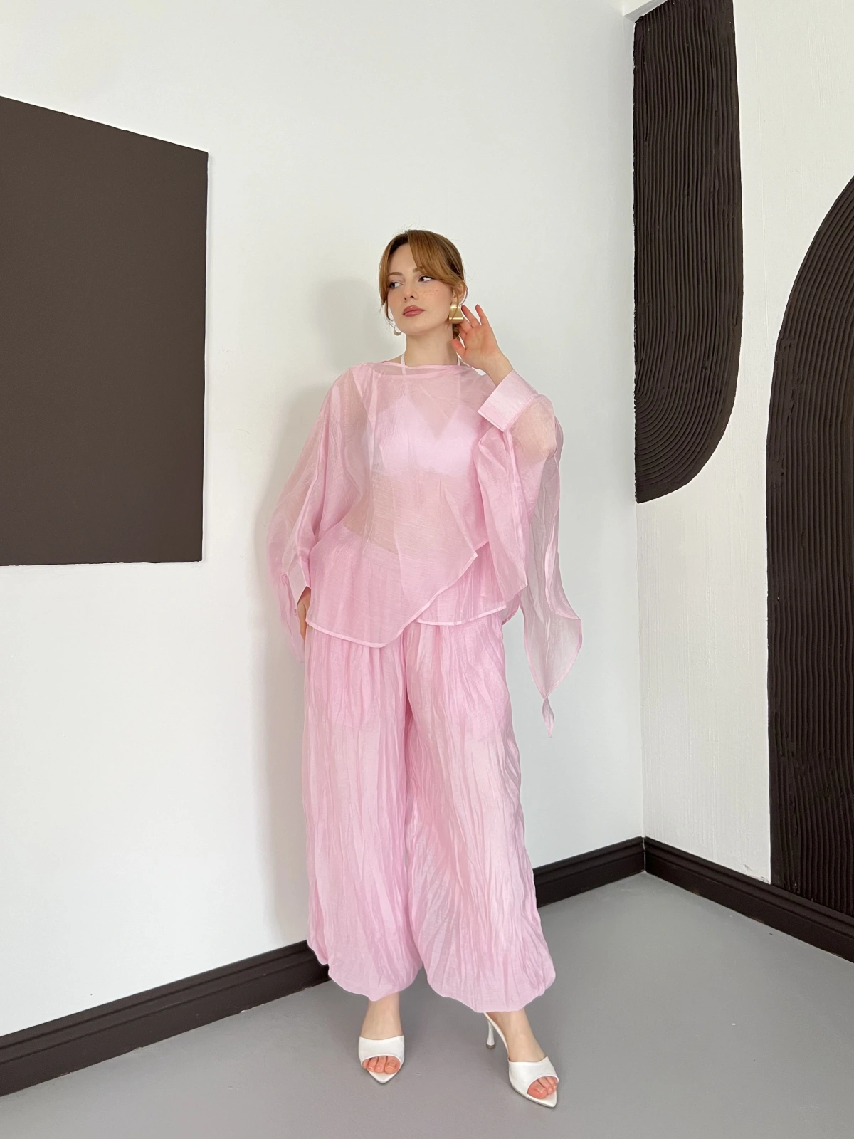 Uçuşan Pelerin Bluz-Pantolon Takım Pembe