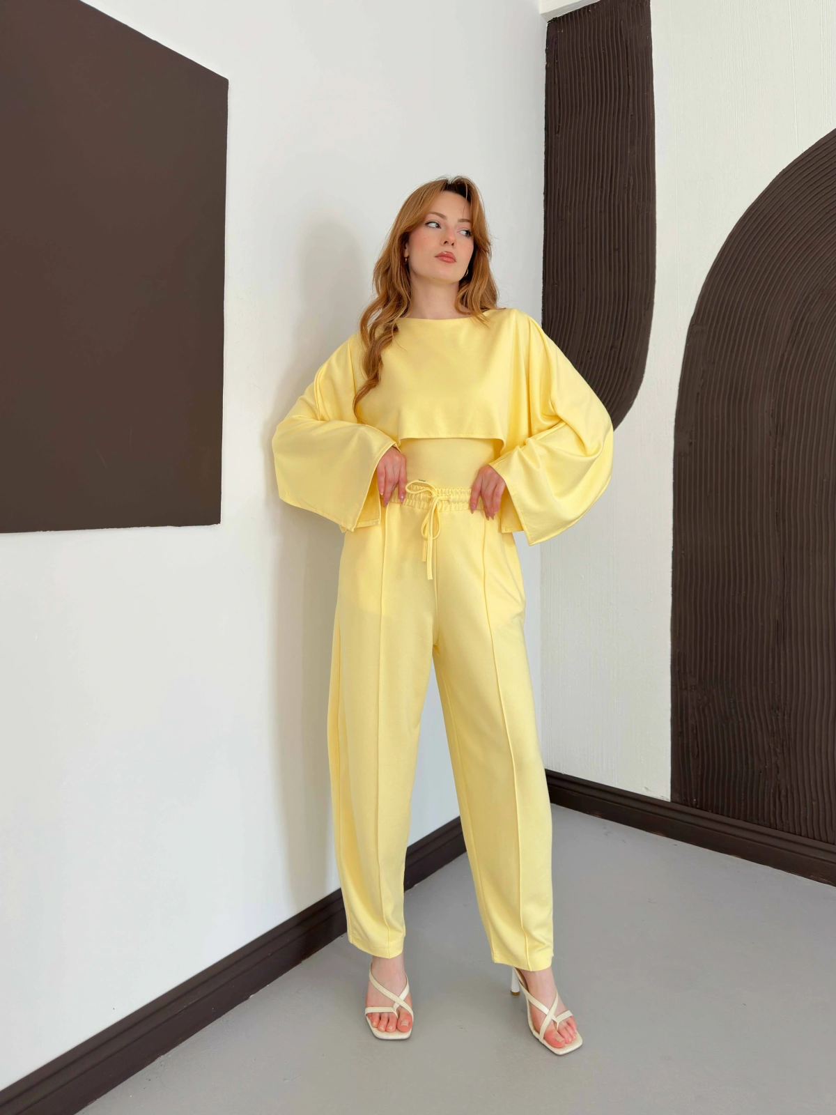 Pelerin Detaylı Bluz Bel Lastikli Pantolon Takım Sarı