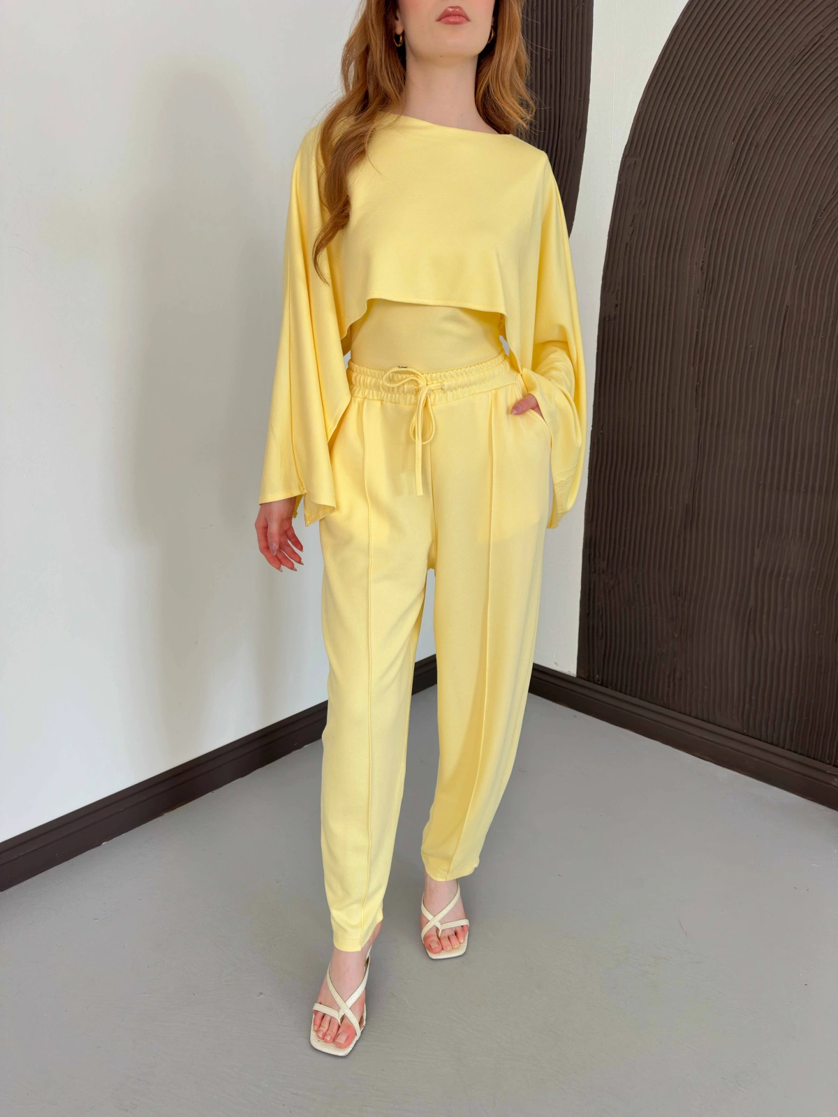 Pelerin Detaylı Bluz Bel Lastikli Pantolon Takım Sarı