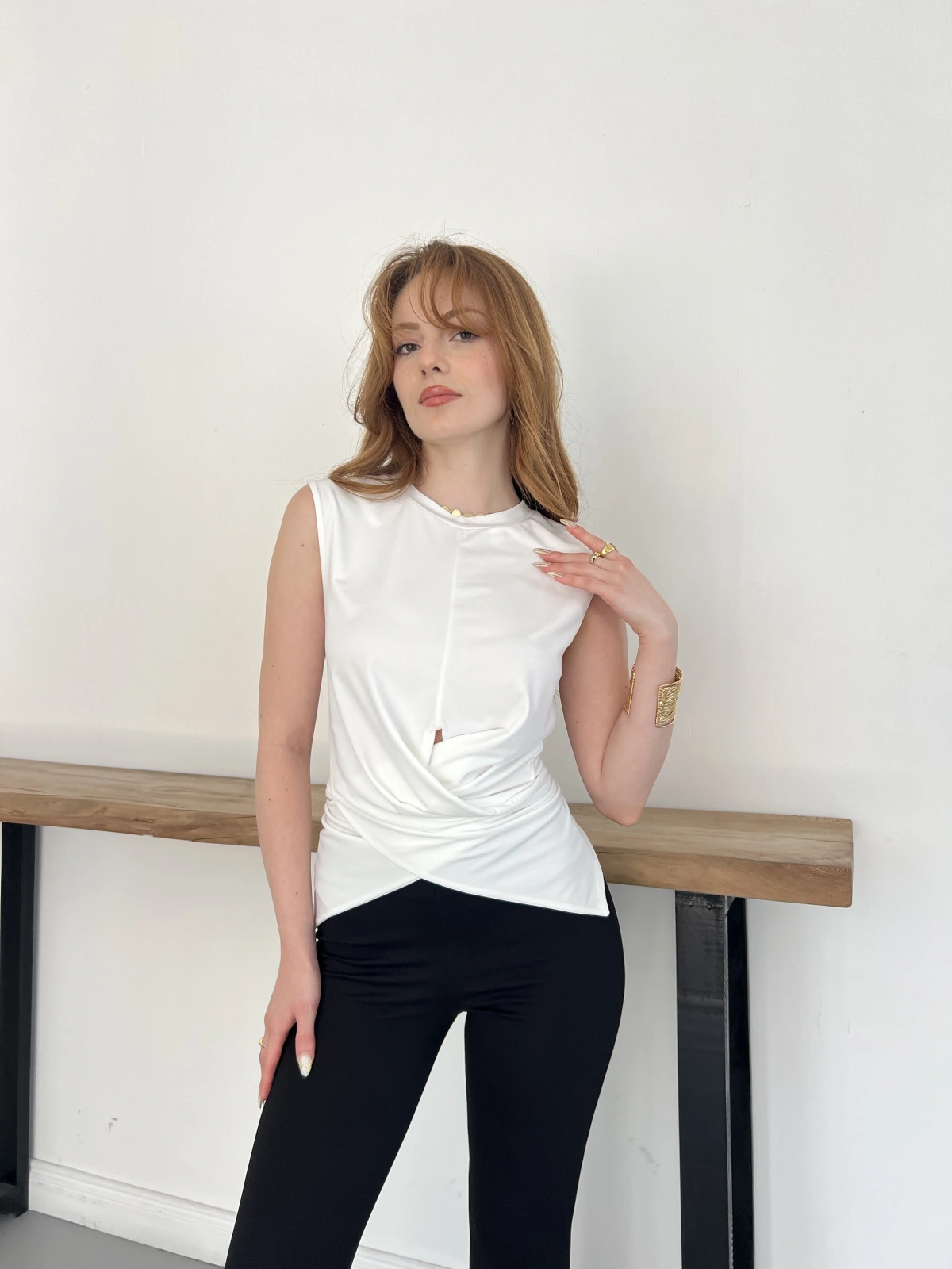 Bel Pencere Detaylı Bluz Beyaz
