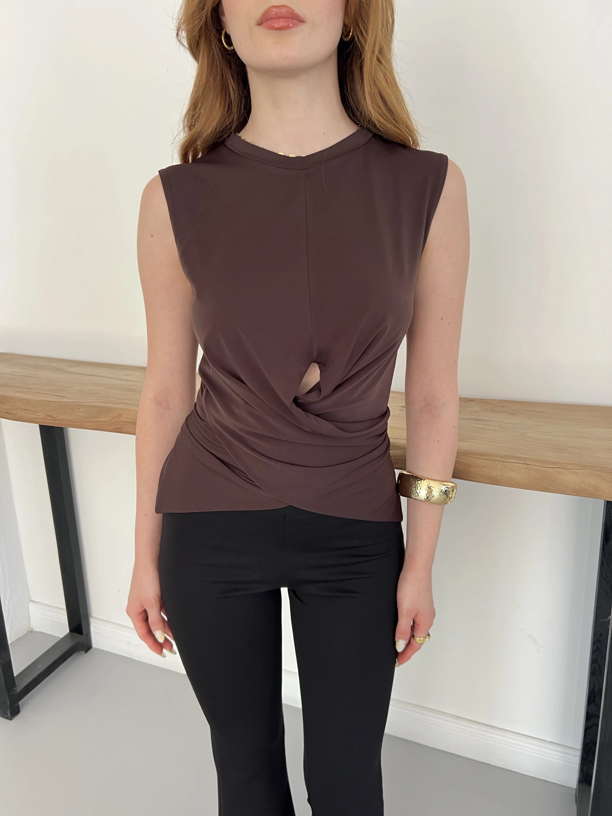 Bel Pencere Detaylı Bluz Kahve