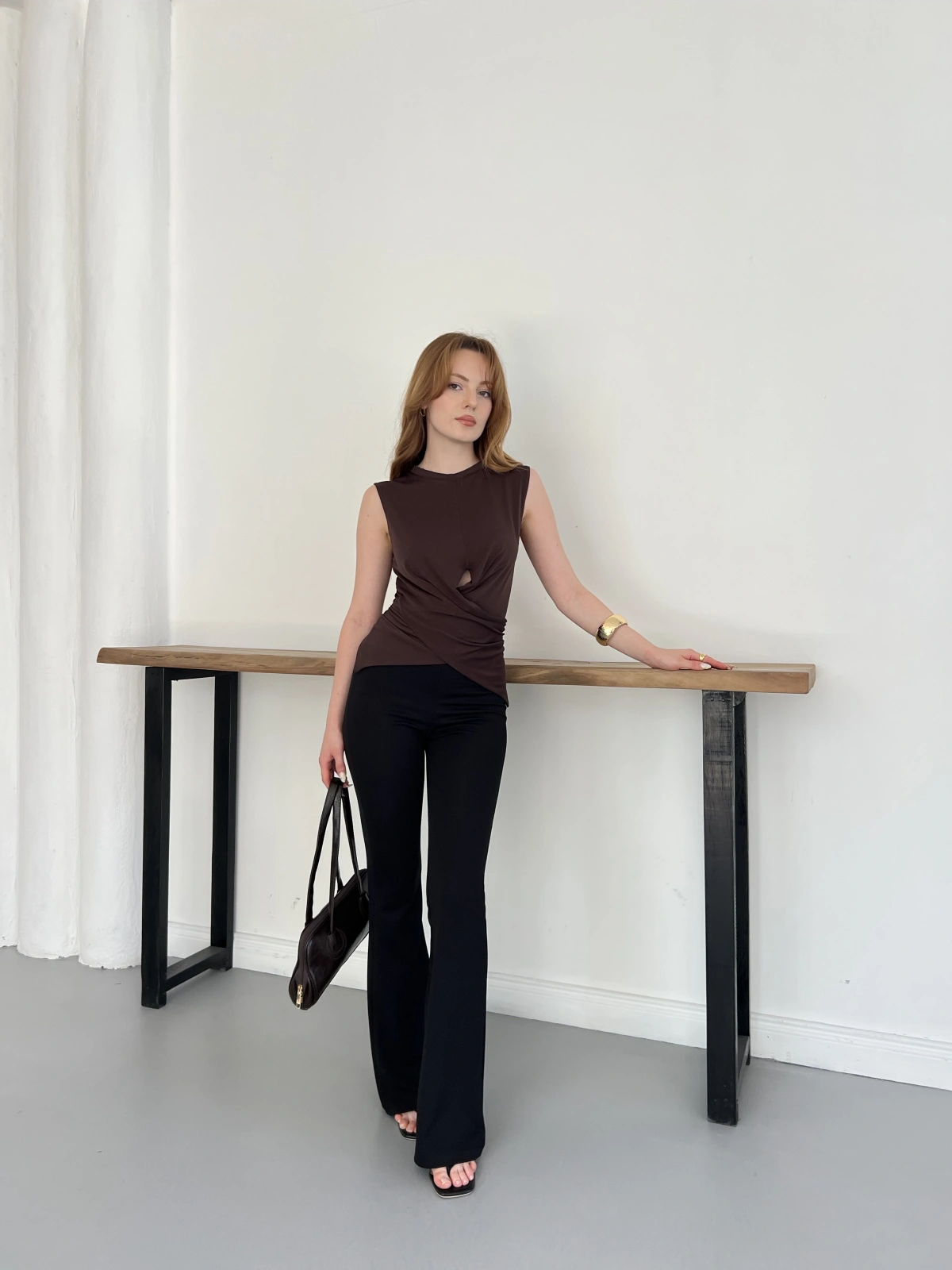 Bel Pencere Detaylı Bluz Kahve