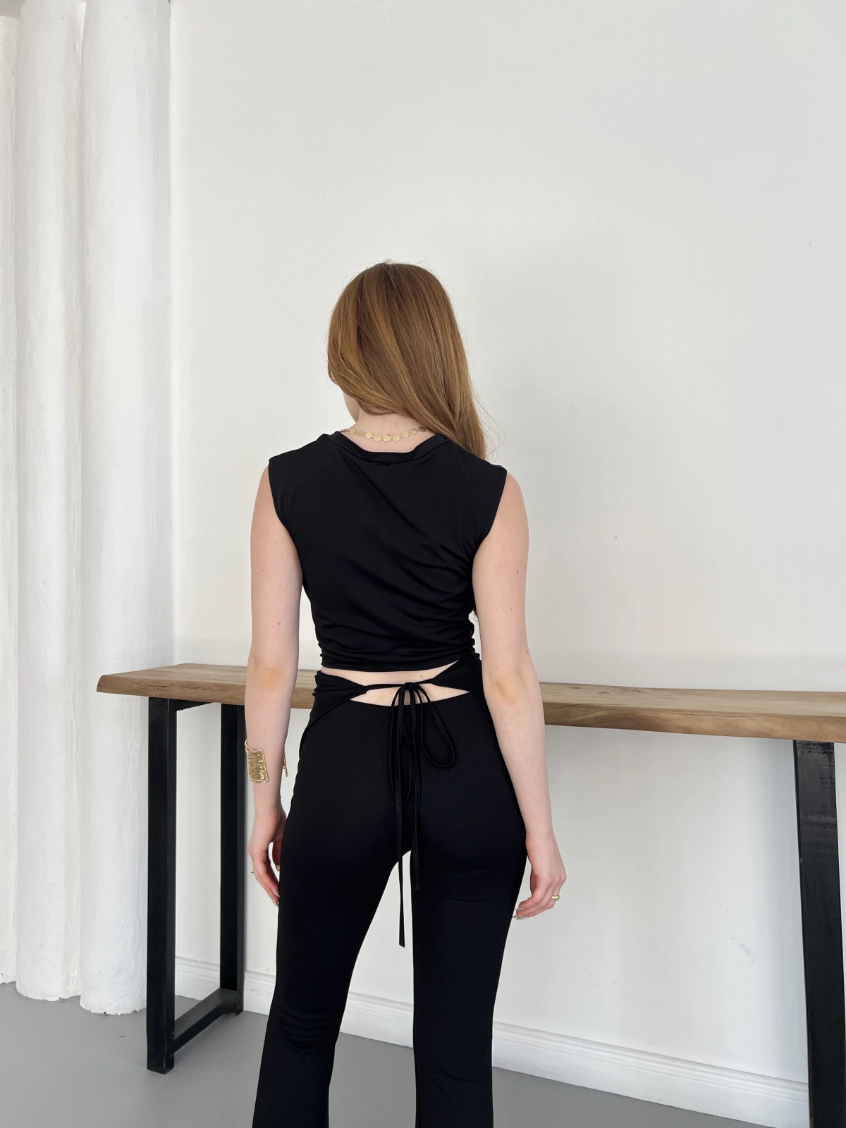 Bel Pencere Detaylı Bluz Siyah