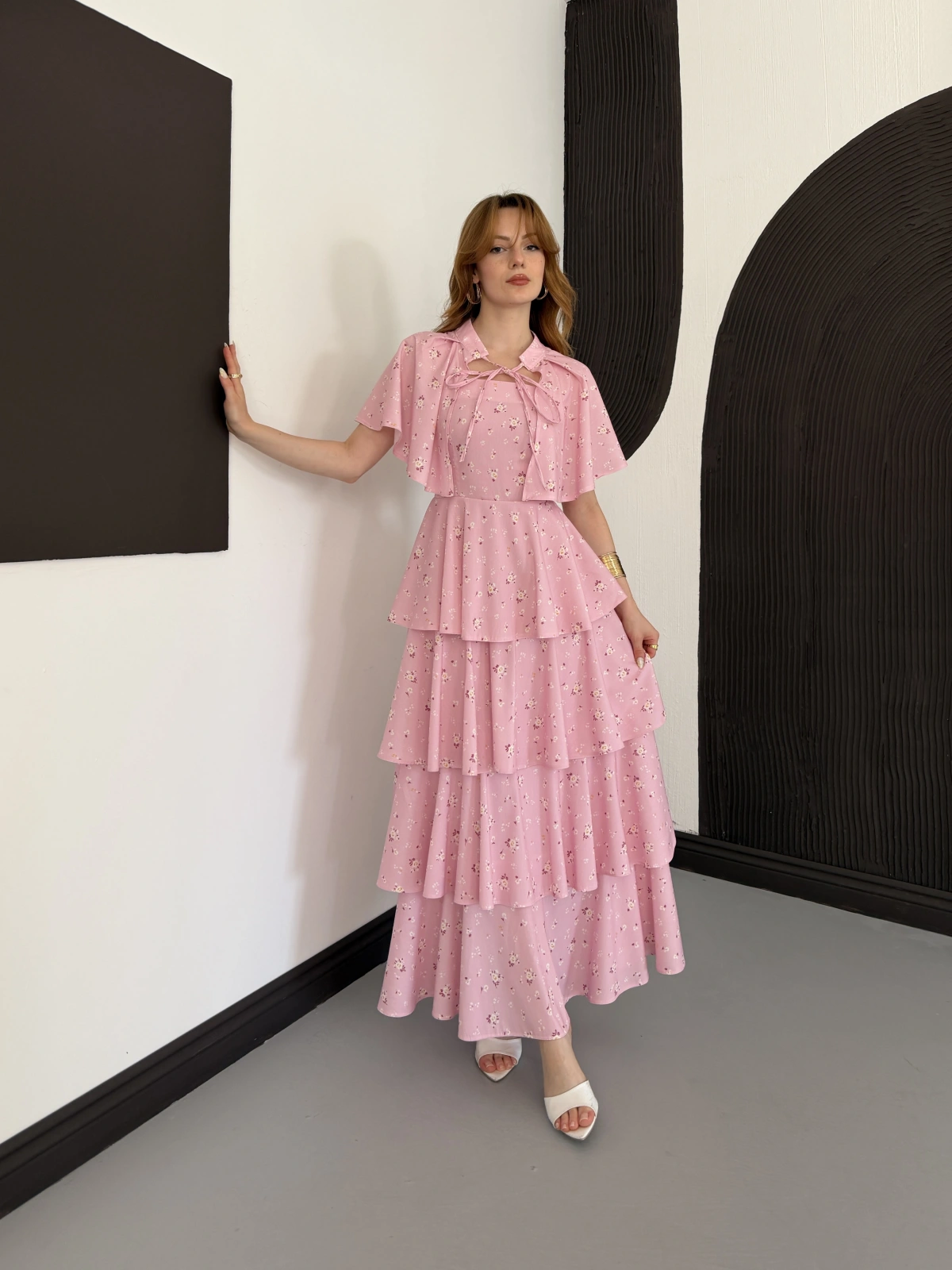 Çicek Desenli Katkat Pelerinli Elbise Pembe