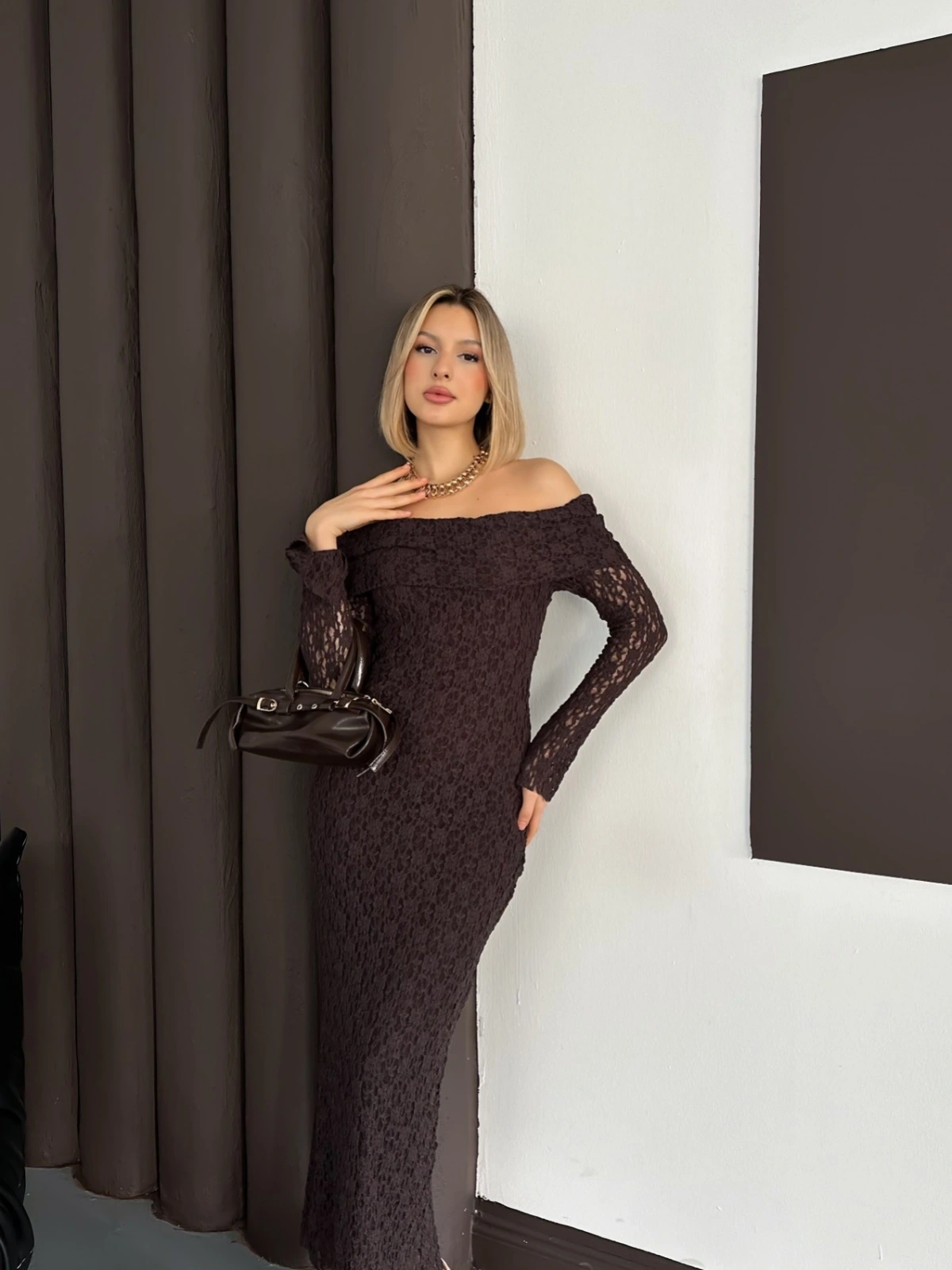 Dantel Madonna Yaka Elbise Kahve